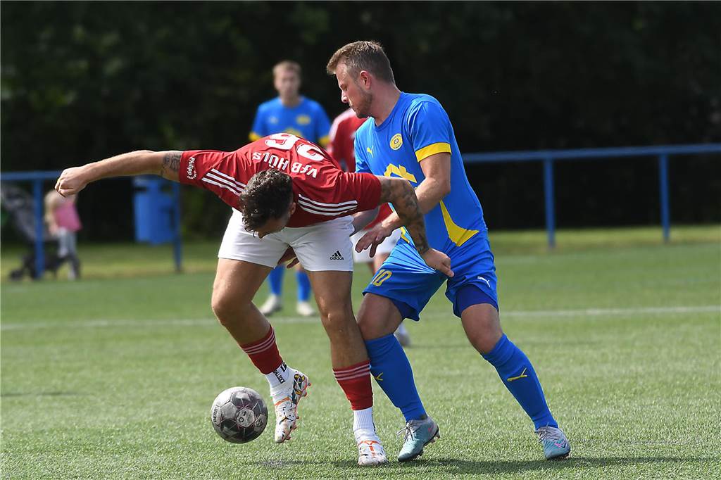 In einem Testspiel trafen die Spvg Schwerin und der VfB Hüls aufeinander. Das Duell endete mit einem 1:1 durch zwei späte Tore.