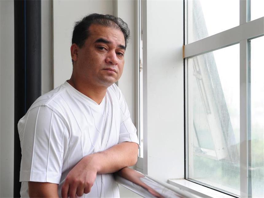 China schickt uigurischen Regimekritiker lebenslang in Haft In einem ungewöhnlich harten Urteil ist in China der uigurische Bürgerrechtler Ilham Tohti zu lebenslanger Haft verurteilt worden. Foto: Frederic J. Brown/Archiv