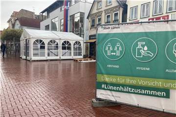 In einem Zelt auf der Lange Straße in der Lünen Innenstadt eröffnet Freitag ein neues Testzentrum.