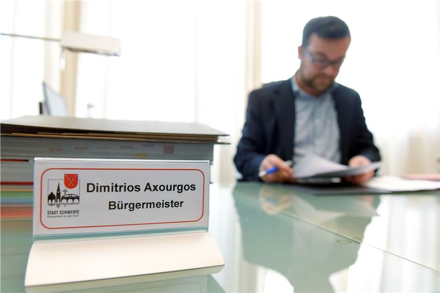 Bürgermeister appelliert an die Schwerter: Maske und Abstand wichtiger denn je In einer Ansprache appelliert Bürgermeister Dimitrios Axourgos an die Schwerter.