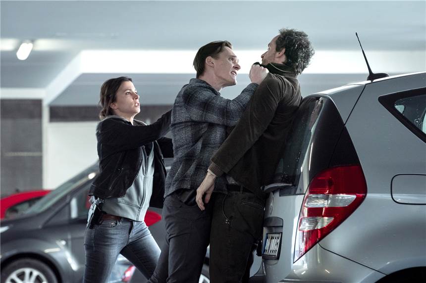 Monster von nebenan: „Tatort“ nähert sich dem Thema Kindesmissbrauch In einer in einer Szene des Dortmund-“Tatorts“ „Monster“ stellt Jan Pawlak (gespielt von Rick Okon, Mitte) Peter Faber (Jörg Hartmann) und Nora Dalay (Aylin Tezel) zur Rede.