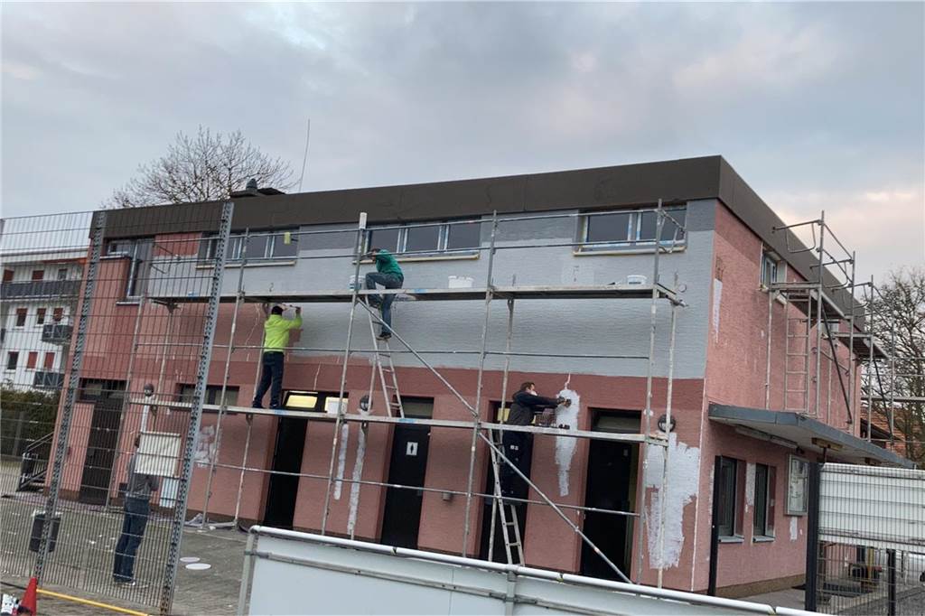 SV Langschede bringt reaktionsschnell mehr Farbe ins Spiel In einer kurzfristigen Aktion haben Mitglieder des SV Langschede am Wochenende das Vereinsheim neu angestrichen.