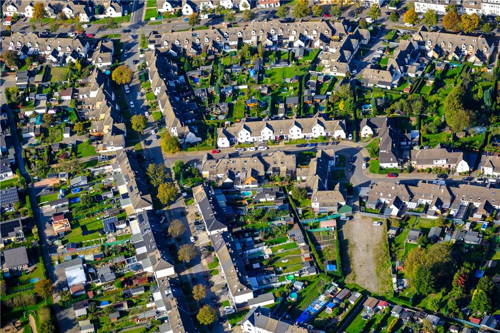 Zwangsversteigerung in Herten: Reihenendhaus für 206.000 Euro Die Luftbildaufnahme zeigt eine Wohnsiedlung in Herten-Langenbochum nahe der Zeche Schlägel Eisen.