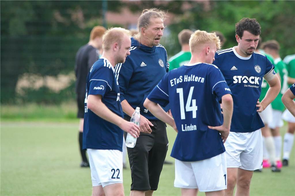 In einer spektakulären Partie setzte sich der ETuS Haltern nach einem zwischenzeitlichen 1:4-Rückstand noch mit 6:5 gegen GW Hausdülmen durch.