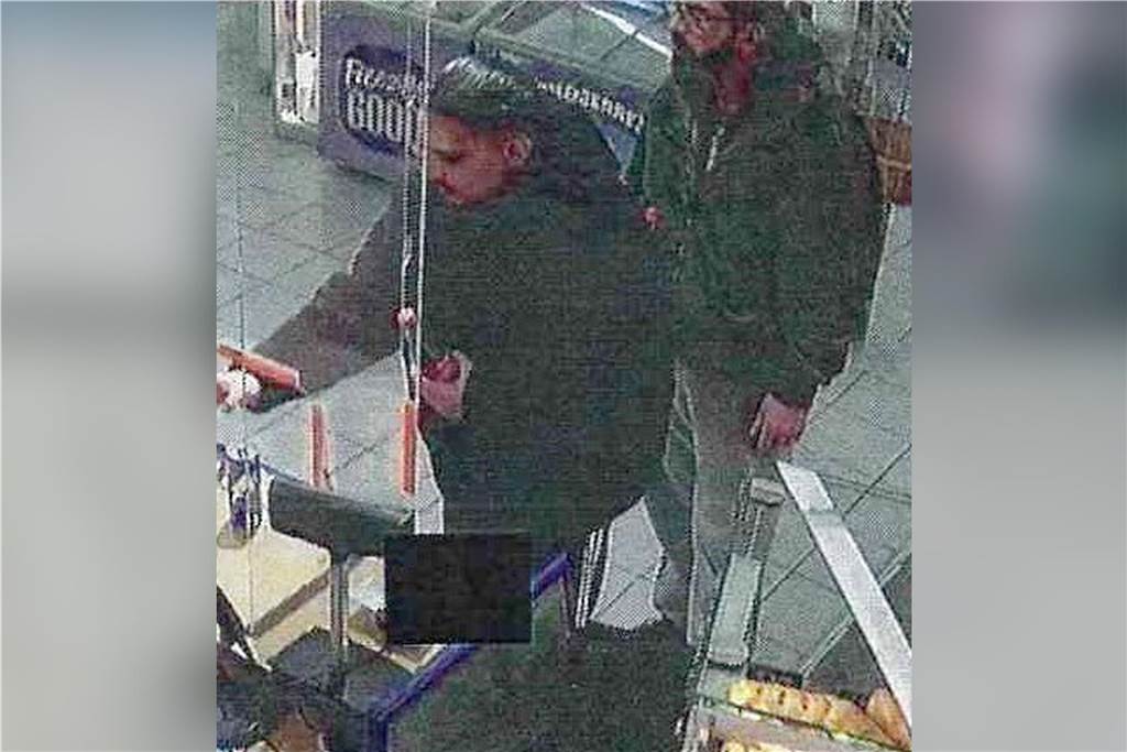 Tankstellen-Kunden gesucht: Polizei veröffentlicht Fahndungsfotos In einer Tankstelle an der Evinger Straße ist die betrügerische Zahlung erfolgt.