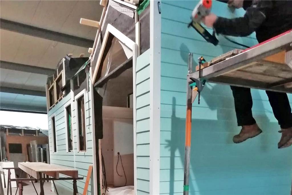 Stadtlohnerin Kathi Wilmer (24) erfüllt sich den Traum vom Tiny House In einer Werkstatt in Bad Bentheim entsteht zurzeit Kathi Wilmers Tiny House.