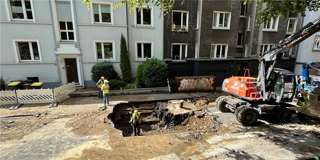Nach riesigem Wasserrohrbruch: So geht es am Loch im Kaiserviertel weiter In einer wichtigen Verbindungsstraße zwischen zwei Teilen der Dortmunder Innenstadt macht ein Wasserrohrbruch wochenlange Arbeiten notwendig.