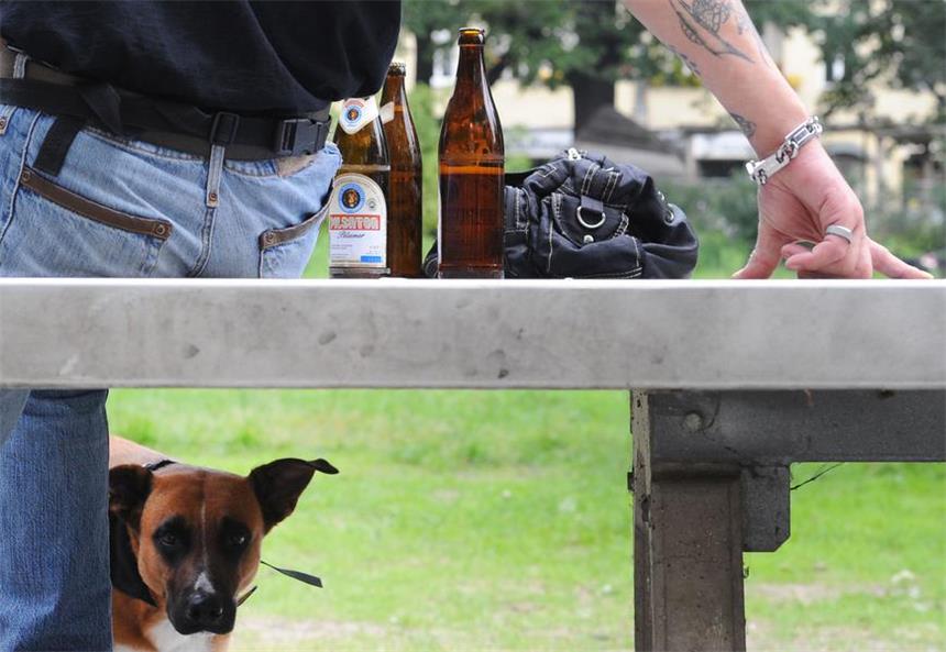 Alkohol als Anreiz fürs Müllsammeln In Essen startet im Juni ein Pilotprojekt für Schwerstabhängige.