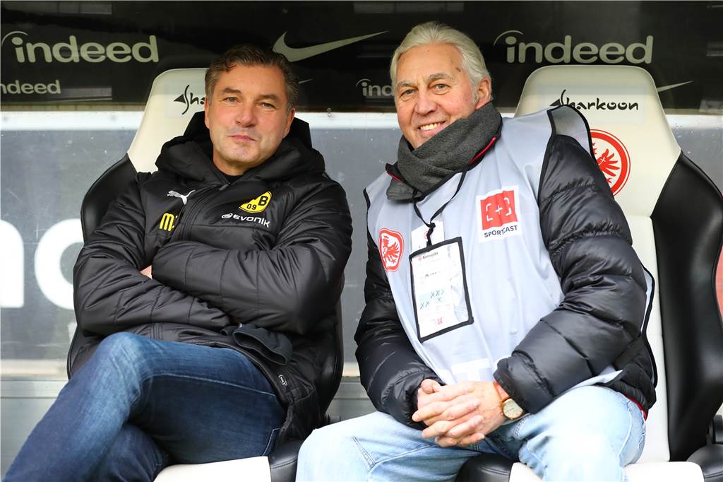 Wie „BVB-Botschafter“ Sigi Horrmann zu Jürgen Klopps persönlichem Glücksbringer wurde In Frankfurt nahm Sigi Horrmann für diesen Schnapschuss neben BVB-Sportdirektor Michael Zorc auf der Trainerbank Platz.