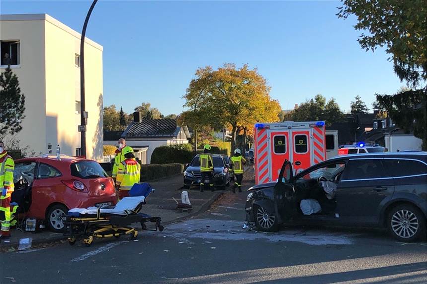Schwerer Verkehrsunfall mit Verletzten hat sich in Frohlinde ereignet In Frohlinde hat sich am Sonntagnachmittag ein schwerer Verkehrsunfall ereignet.