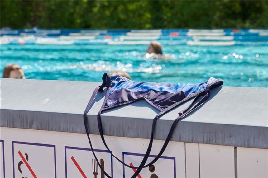 Göttingen erlaubt in Schwimmbädern „oben ohne“ für alle In Göttinger Schwimmbädern dürfen ab Mai alle „oben ohne“ baden.