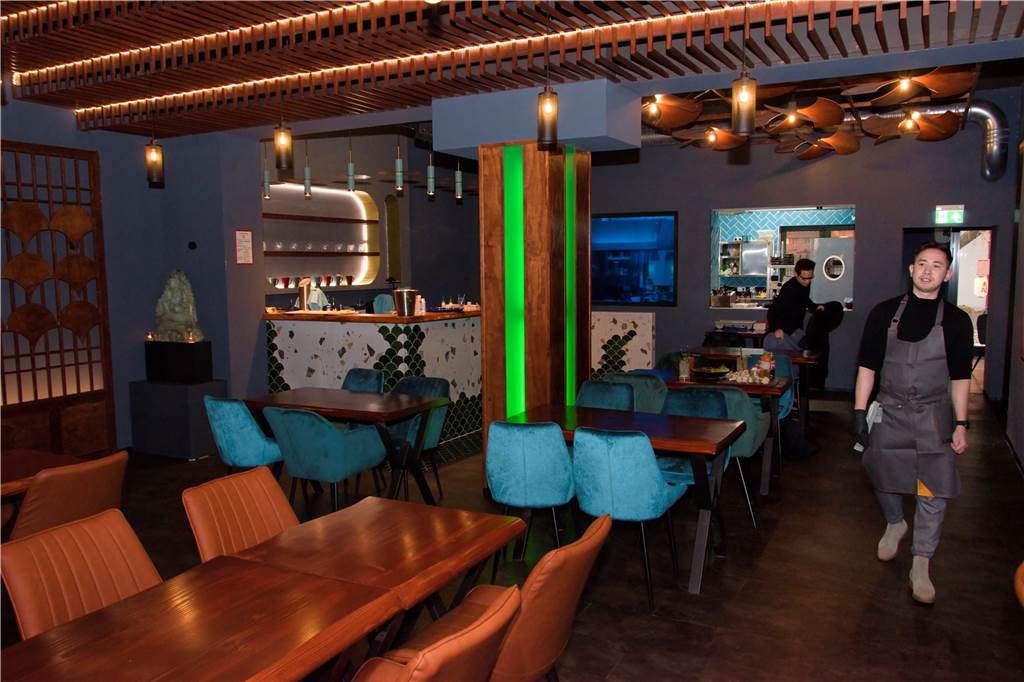 Asiatisches Restaurant im alten „Köpi“: Fine Dining für die breite Masse In gut vier Monaten hat Linh Nguyen mit seinem Team in den Räumen der alten Kneipe "Köpi" ein ganz neues Restaurant aufgebaut.
