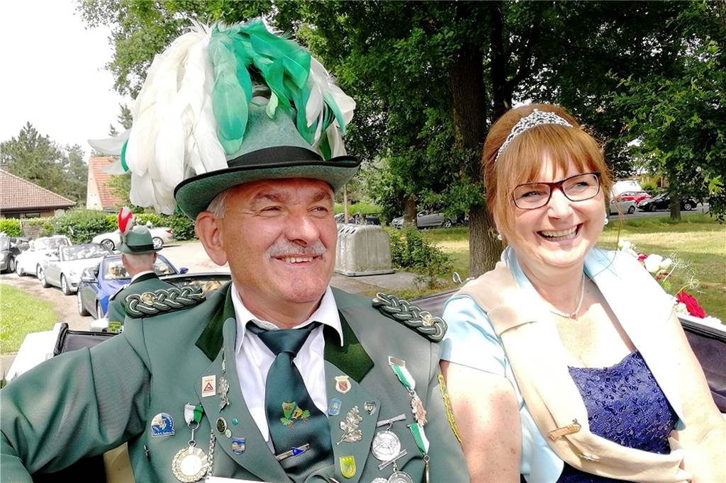 Halterner Schützenfeste 2022 : Alle Blicke richten sich auf Lavesum In Hamm-Bossendorf regieren Hermann Bennemann und Königin Martina Appelhoff - voraussichtlich noch bis September.