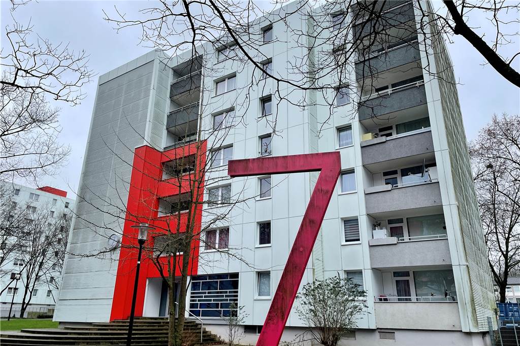 Aufzug defekt: Sengül Koc kann Wohnung am Clarenberg nicht verlassen In Haus Nummer 7 am Clarenberg sind die Bewohner auf die Treppe angewiesen.