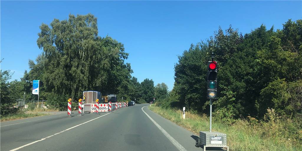 Zugang zum Auenpark Selm gesperrt: Was ist da los? In Höhe des Zugangs zum Auenpark vom Seiland aus regeln zwei Baustellenampeln auf der Münsterlandstraße den Verkehr. Und: Besucher des Auenparks kommen dort nicht mehr in den Park.