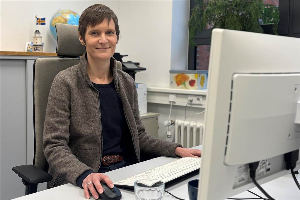 Von der Redakteurin zur Schulleiterin in Ahaus Hilke Hagemeister am Schreibtisch in Anne-Frank-Realschule