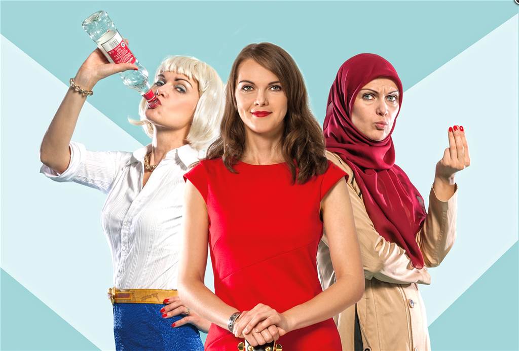 Neustart des Kultur-Abos: „Endlich kehrt wieder Leben ein“ In ihrem Solo-Programm „INTRIGATION“ setzt sich Liza Kos mit ihrer multikulturellen Identität, ihrer Integration in Deutschland und mit der Frage „Was ist überhaupt Deutsch?“ auseinander.