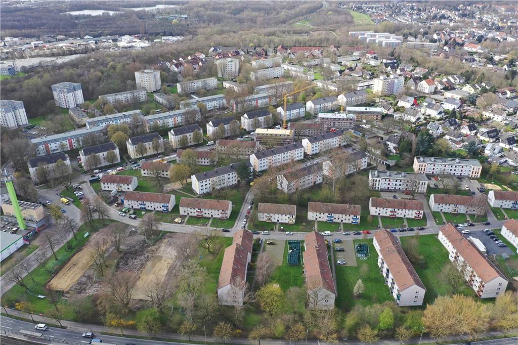 Im Bergmannsgrün-Viertel sind schon zwei Häuserreihen verschwunden Luftaufnahme von den Bauarbeiten im Walkmühlenweg in Huckarde, wo das neue Vivawest-Viertel Bergmannsgrün entsteht.