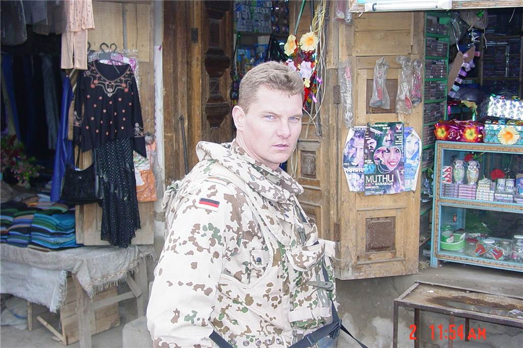 Dr. Daniel Zerbin in jungen Jahren als Militärpolizist in Afganistan