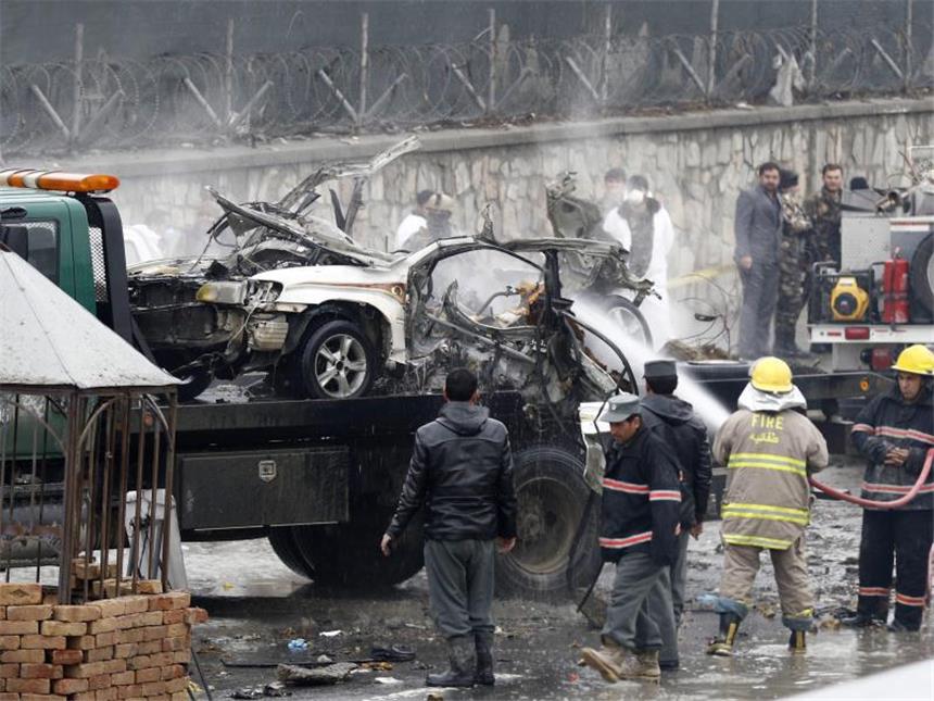 Afghanistan wird von neuen Anschlägen erschüttert In Kabul hat sich ein Selbstmordattentäter in seinem Auto in die Luft gesprengt. Es war der vierte Anschlag in Kabul innerhalb weniger Wochen. Foto: Jawad Jalali