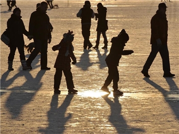 In Kärnten gibt es die Möglichkeit, auf vielen Seen eiszulaufen. Das ist den beständig niedrigen Temperaturen zu verdanken. Foto: Bernd von Jutrczenka