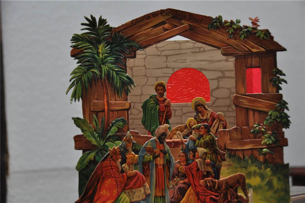 Weihnachten im Museum: Als es Bescherung nur in bürgerlichen Familien gab In katholischen Familien stand früher an Weihnachten die Krippe im Mittelpunkt. Im Gegensatz zu den protestantischen Familien kam ihnen erst im 19. Jahrhundert ein Weihnachtsbaum ins Haus.