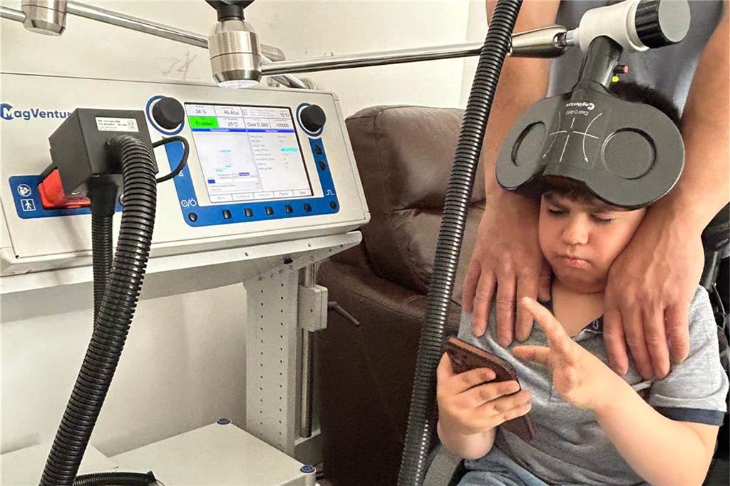 Seyyid (10) will Gehen und Sprechen lernen: „Wir kämpfen wie die Löwen“ ein Junge bei der Therapie