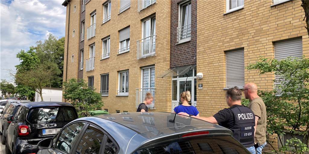 Sohn findet Mutter tot in ihrer Wohnung - Mordkommission ermittelt In Lünen wurde am Montag, 20. Juni, eine Frau tot in ihrer Wohnung aufgefunden. Die Mordkommission ermittelt derzeit in dem Fall.