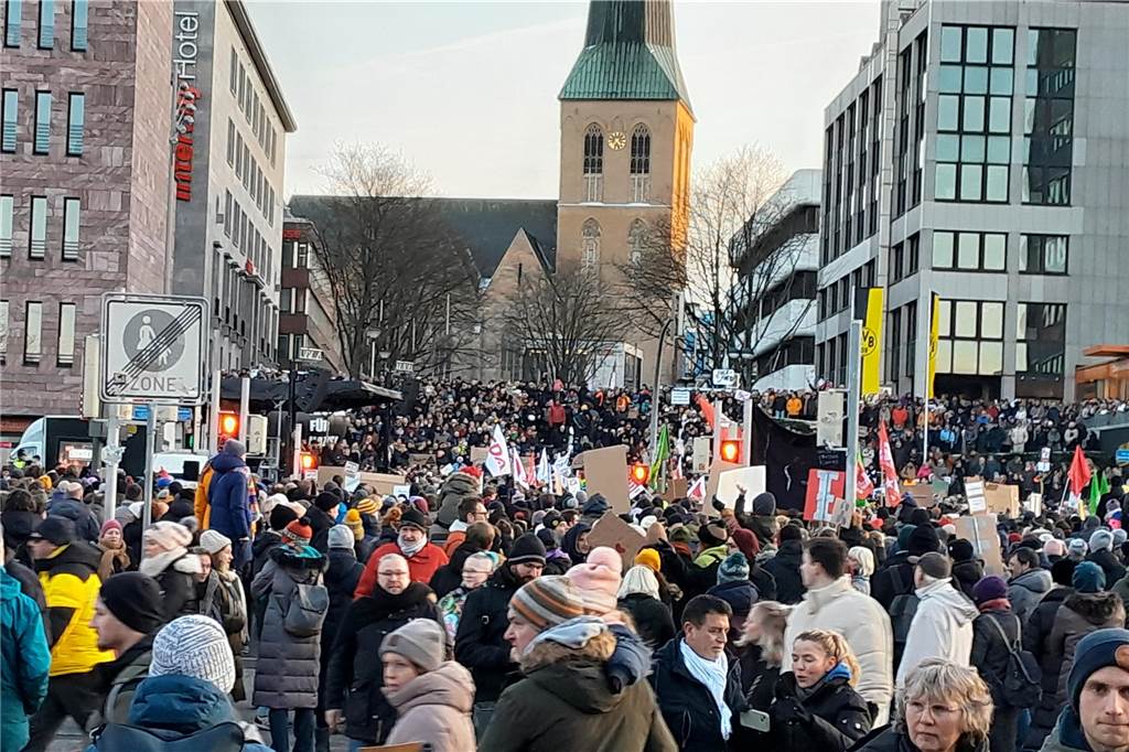 Nach Großdemo gegen Rechts in Dortmund jetzt auch Kundgebung in Lünen In Lünens Nachbarstadt Dortmund war die Beteiligung an der Demo gegen rechts enorm groß. Auf ebenfalls großen Zulauf setzen auch die Organisatoren der Demo in Lünen.