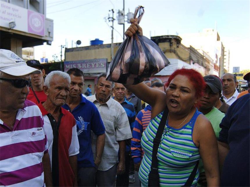 Nach heftigen Protesten: Venezuela gibt Bargeld wieder frei In mehreren Orten kam es auch zu Gewaltausbrüchen. Foto: Humberto Matheus