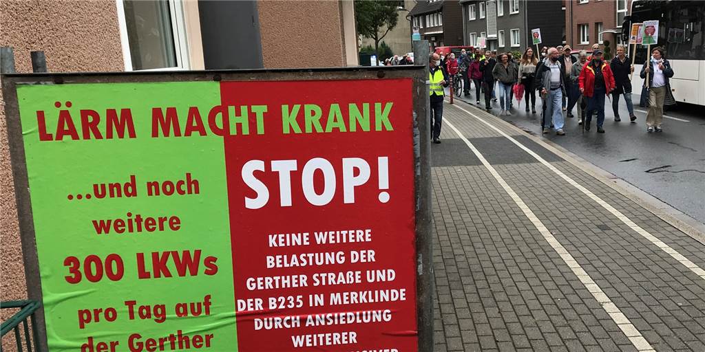 Auch wenn Ecosoil schon Tatsache ist: Auch die dritte Demo ist bedeutsam In Merklinde gehen die Menschen jetzt wieder gegen die Firmenansiedlung auf dem alten Philippine-Gelände an der Gerther Straße auf die Straße.