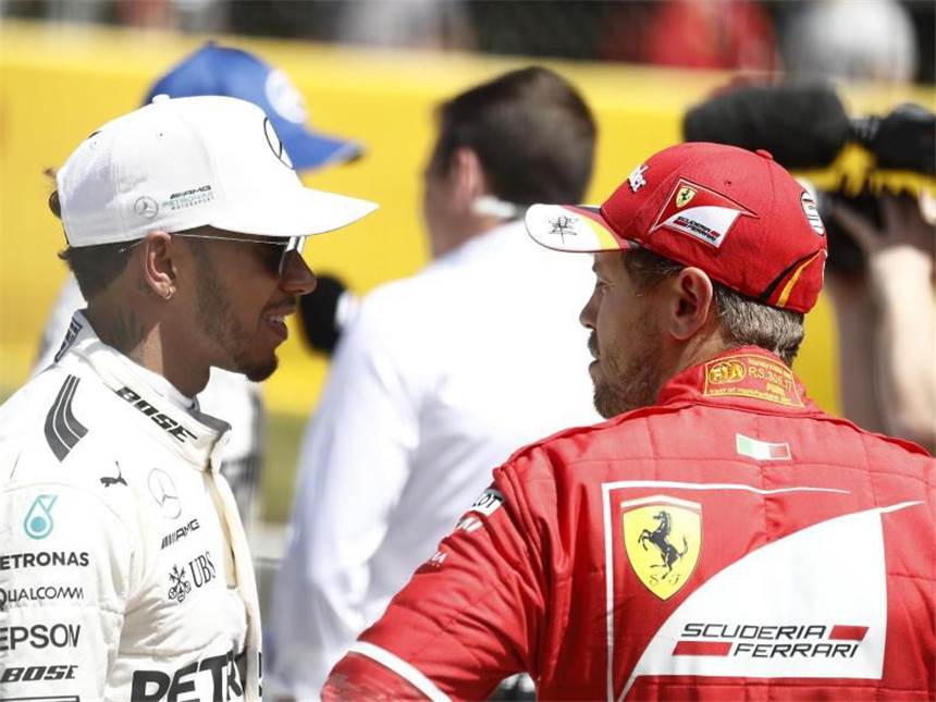 Vettel will Hamilton in Monaco auf Distanz halten In Monaco kommt es zum nächsten Duell zwischen Sebastian Vettel (r) und Lewis Hamilton. Foto: Manu Fernandez