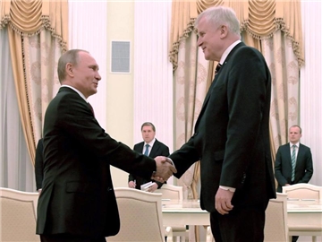 In Moskau ein gern gesehener Gast: Horst Seehofer bei einem Treffen mit Wladimir Putin im März. Foto: Peter Kneffel