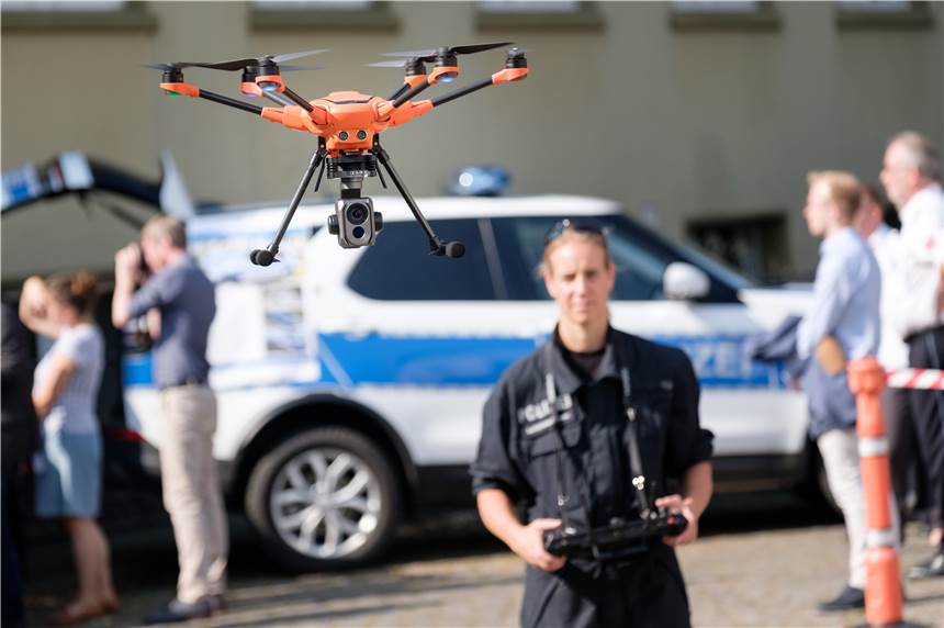 Verbrecherjagd aus der Luft: Polizei Dortmund verfolgt Drogendealer mit Kameradrohne In Niedersachsen sind im vergangenen Jahr die Kameradrohnen offiziell vorgestellt worden.
