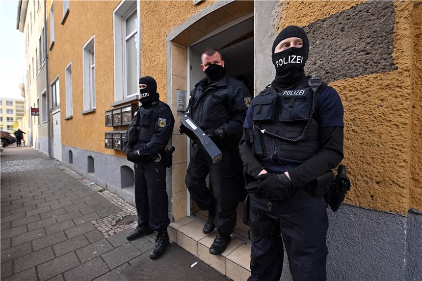 Hunderte Beamte in NRW-Städten gegen Clan im Einsatz In NRW findet eine großangelegte Razzia statt. (Symbolbild)