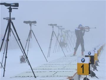In Oberhof hat sich Nebel breitgemacht. Foto: Martin Schutt