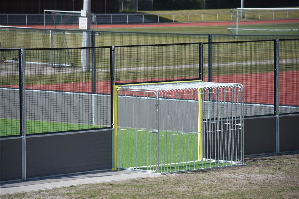 Fußballkäfig in Bork seit Monaten geschlossen: Stadt gibt Versprechen In Olfen wurde bereits im vergangenen Jahr ein komplett neues Soccerfeld fertig gestellt.