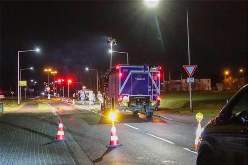 Mordkommission: Jagte Gronauer (20) Mann mit Auto über Acker? In Rheine hat die Polizei am Samstagabend sechs Personen festgenommen.