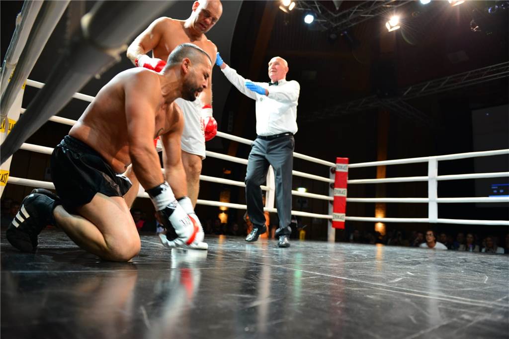 Zehnter Sieg in Folge: „Ohne Gnade“ holt GBK-Champions-Titel nach Holzwickede In Runde zwei ging Yesilat Berkta zu Boden, in Runde drei warf sein Trainer das Handtuch.