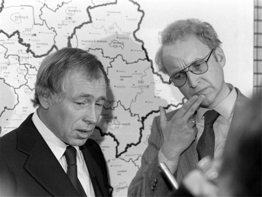 CDU-Urgestein Heiner Geißler ist tot In sehr viel jüngeren Jahren: Heiner Geissler (l.) und Edmund Stoiber 1979 in München. Foto: Hartmut Reeh