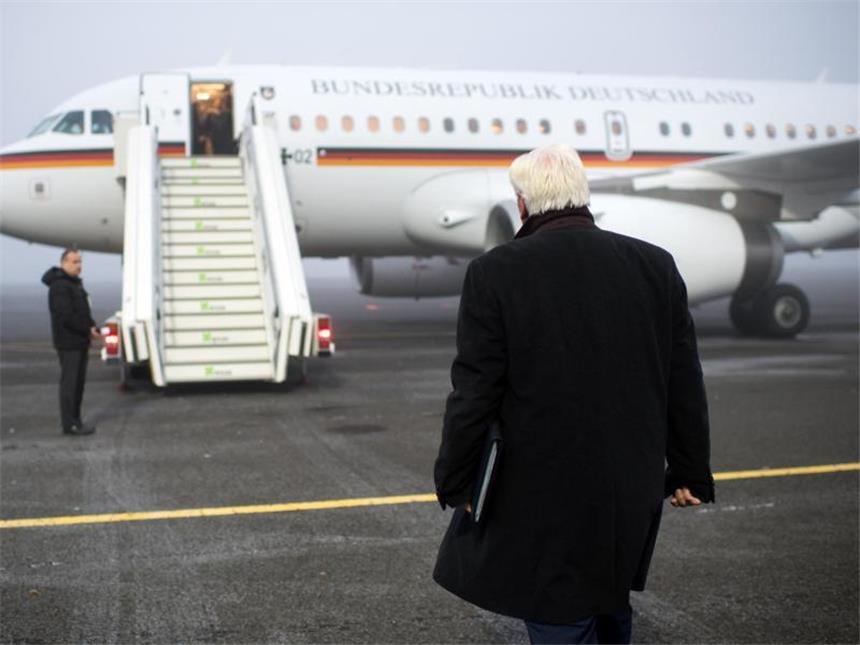 Bundesversammlung wählt neuen Präsidenten In seinem Amt als Bundesaußenminister ist Frank-Walter Steinmeier im Dezember 2016 auf dem Weg nach Griechenland. Foto. Bernd von Jutrczenka Foto: Bernd von Jutrczenka