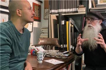 In seinem Atelier haben hat sich unser Kulturvolontär Mahad Theurer mit dem Maler Heinz Cymontkowski getroffen, um über seinen Kunstbegriff zu reden.