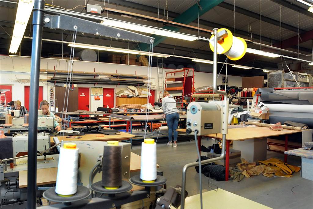 Raumausstatter Boos verlässt Schwerte: Wer nimmt jetzt die Gardinen zum Waschen ab? In seiner 800 Quadratmeter großen Werkstatt an der Corunnastraße in Iserlohn hat Raumausstatter Erkelenz schon seit vielen Jahren Polsterarbeiten für die Firma Boos ausgeführt. Für die Weiterführung des Gardinengeschäftes entsteht dort eine weitere Halle.