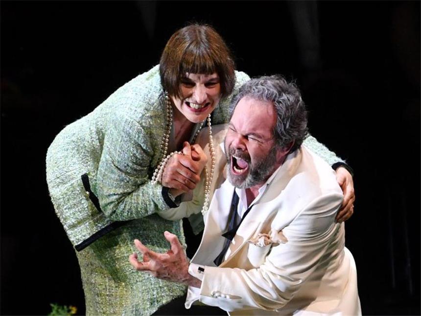 Salzburger Bilanz: Abseits der Kulinarik In Shakespeares "König Lear" dreht sich alles um Mord, Intrige und Macht. Foto: Barbara Gindl