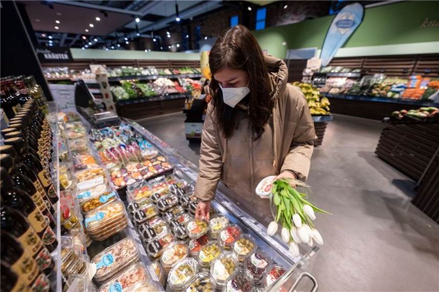 Umfrage zeigt: Tragen die Menschen weiter Maske? In Supermärkten wurde die Maskenpflicht aufgehoben.