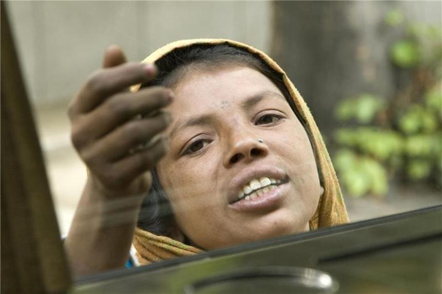 Was kann ich beim Reisen an die Bevölkerung zurückgeben? In vielen Ländern werden Reisende mit Armut konfrontiert. Indien ist ein besonders krasses Beispiel. Foto: Arno Burgi