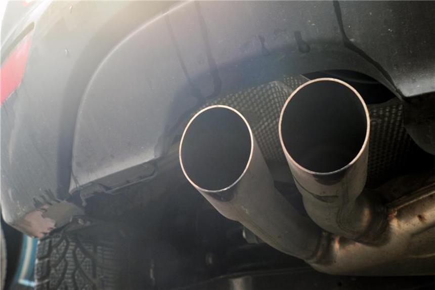 Kaum Wachstum für Automarkt: Finanzlücke bei Dieselfonds In vielen Städten werden Grenzwerte beim Ausstoß gefährlicher Stickoxide anhaltend überschritten. Es drohen deshalb gerichtlich erzwungene Diesel-Fahrverbote. Foto: Hendrik Schmidt