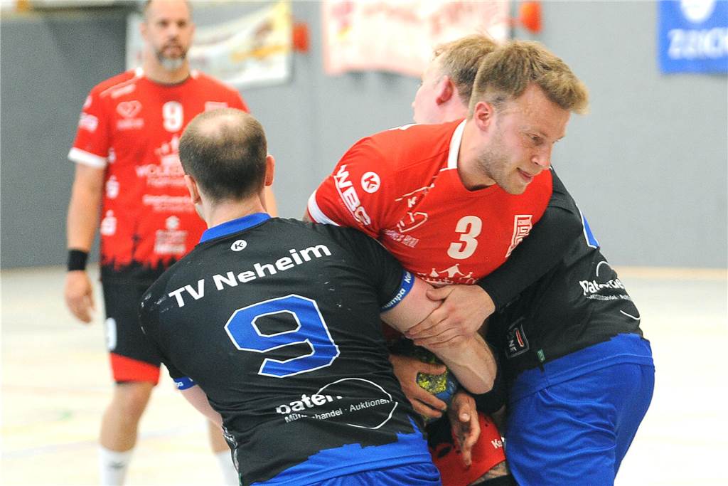 Für die Handballer hätte es etwas mehr sein dürfen: Keine rosige Perspektive für die HSG In welcher Liga die HSG Schwerte/Westhofen, hier im letzten Saisonspiel gegen Neheim, in der nächsten Saison antritt, ist noch offen.