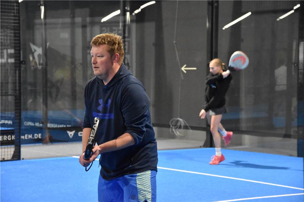 Laura Hirsch (r.) und Markus Schnatmann beim Padeln.