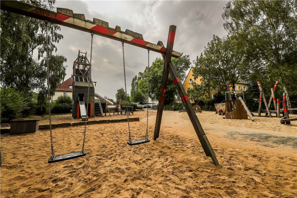Dortmunds Spielplätze im Check: Von Horrorgeräten und Vorzeigeanlagen In Westerfilde gibt es einen Spielplatz in Zechen-Optik mit einem kleinen Förderturm.